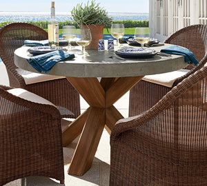 Mesa de Comedor Redonda para Exterior con Cubierta de Hormigón y Base de Acacia - Product Image 5