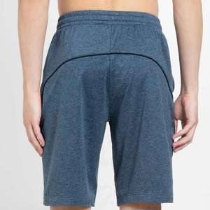 Pantalones cortos deportivos transpirables para hombre con costuras resistentes y ajuste flexible para sesiones deportivas y de fitness. - Product Image 2