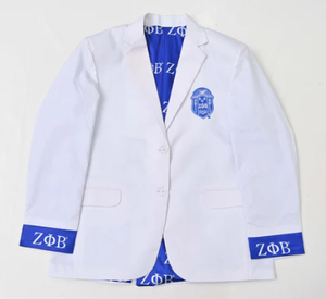 เสื้อเบลเซอร์สีขาวทรงดับเบิ้ลเบรสต์ ตราสัญลักษณ์สีน้ำเงิน ตัวอักษร ZOB ปกคอเว้า แขนยาว ติดกระดุม ระบายอากาศได้ดี สำหรับสตรีในสมาคมนักศึกษาหญิง Zeta Phi Beta - Product Image 4