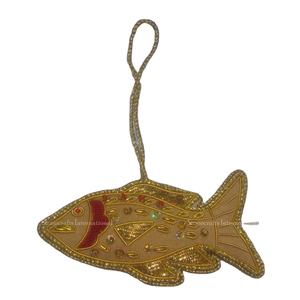 Designer indien Zari broderie perlée travail poisson forme noël suspendu ornement approvisionnement dans le monde entier arbre support accessoires - Product Image 1