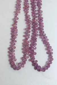 ลูกปัดแซฟไฟร์สีชมพูธรรมชาติคุณภาพ AAA รูปทรงหยดน้ำเหลี่ยมเพชรพลอย ขนาด 2.5x3-3.5x5 มม. ลูกปัดบริโอเล็ตสำหรับทำเครื่องประดับ - Product Image 6