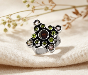 Anillo de Plata Art Palace con Amatista, Granate y Peridoto Deslumbrantes, una Pieza de Joyería Fina Premium - Product Image 2