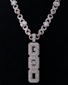 ZAWO HOUSE - Colgante con Nombre Personalizado, Plata de Ley 925, Chapado en Oro, con Moissanita, Joyería Hip Hop de Lujo con Certificación IGI - Product Image 1