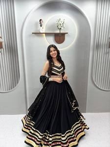 Conjunto Lahenga Choli de Algodón y Dupatta de Georgette con Bordado Pesado GAMTI y Lentejuelas - Product Image 4