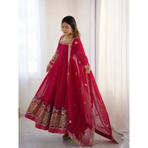 Robe de créateur XL avec broderie multi-fils Séquence de travail - Product Image 2