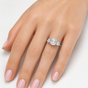 แหวนเพชรทริลโลจี Grand Old Mine Cushion Diamond น้ำหนัก 4.15 กะรัต เกรด F VS2 เพชรเพาะเลี้ยงในห้องปฏิบัติการ ตัวเรือนทองคำขาว 14K ของขวัญครบรอบสำคัญ - Product Image 6