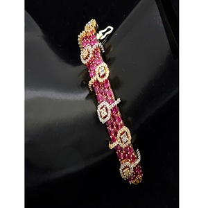 Elegante Brazalete de Diseño con Acabado Dorado y Blanco de Primera Calidad, Abrible por Delante, para Mujeres y Niñas, Colección para Fiestas - Product Image 2