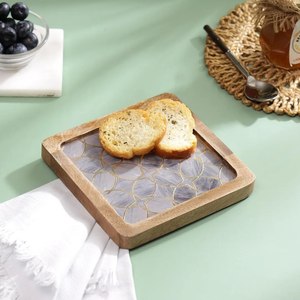 Plateau de service carré artisanal en bois de manguier moderne avec motif floral doré, idéal pour le thé, le café, les collations, à la maison ou à l'hôtel - Product Image 4