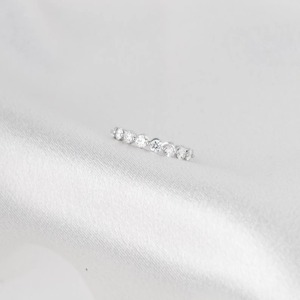 Anillo de Eternidad con Diamantes de Corte Redondo EF VVS2, 1.7 CT, Oro Blanco de 14K, Anillo de Boda Apilable, Diseño Elegante y Minimalista - Product Image 4