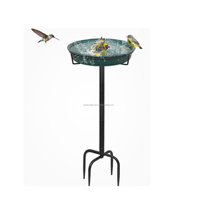 Bain d'oiseaux classique en métal pour jardin, patio, design élégant, base robuste, attirant les oiseaux, avec bassin de rétention d'eau. - Product Image 3
