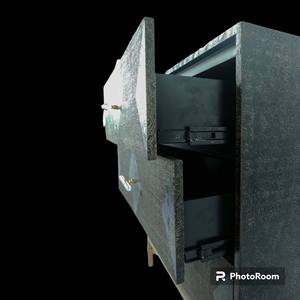 Mueble Funcional para Dormitorio o Sala de Estar, Diseño Moderno Hecho a Mano, Aspecto Antiguo, Modelo Daphoco, en MDF con Imitación de Piel de Cordero y Rafia, Detalles en Latón - Product Image 5