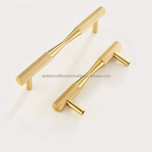 Poignée de traction en métal de style industriel pour meubles modernes, armoires, tiroirs et portes, offrant un look audacieux et des performances fiables. - Product Image 1