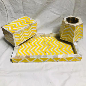 Plateau de service en bois de couleur blanche avec poignées parfait pour le petit-déjeuner, les collations au café et la décoration intérieure à bas prix - Product Image 3