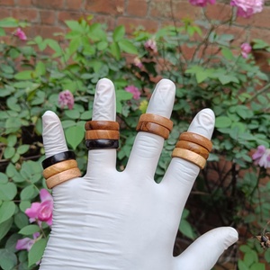 Bagues en bois écologiques faites à la main, modernes et personnalisées, en bois naturel lisse, légères, bijoux unisexes tendance - Product Image 2
