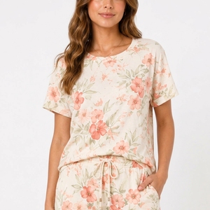Conjunto casual corto para mujer que ofrece comodidad transpirable, construcción ligera y calidad premium para vacaciones en casa. - Product Image 5