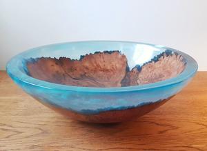 Bol décoratif fait main en résine époxy sans BPA et bois d'acacia, motif contemporain, finition haute brillance pour l'aménagement intérieur - Product Image 2