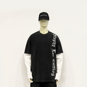Camiseta de Manga Larga Oversize Negra con Ribete en Contraste Blanco, Estampado de Letras Verticales en la Manga Derecha, Estilo Urbano, Camiseta Jersey para Hombre - Product Image 4