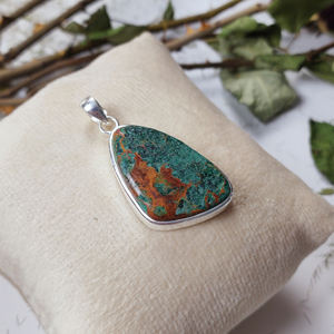 Colgante de Crisocola Natural Personalizado con Forma Elegante, Plata de Ley 925, Joyería de Piedras Preciosas Hecha a Mano, Venta al Por Mayor - Product Image 5