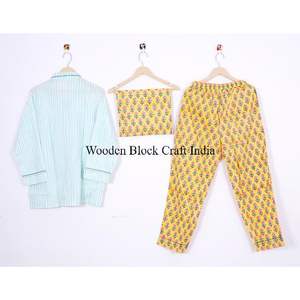 Ensemble de pyjama en coton léger imprimé à la main pour femmes, tissu doux et respirant, idéal pour se détendre, dormir et porter au quotidien - Product Image 4