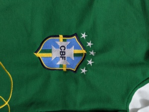 Chemise de football décontractée pour homme en coton uni vert rétro, manches courtes, tricotée, col contrasté, broderie, patch brodé - Product Image 3
