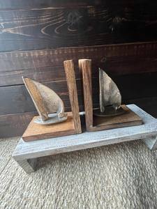 Porte-livres traditionnels de luxe en aluminium, améliorant l'esthétique de la salle d'étude, construction métallique durable - Product Image 4