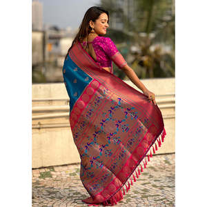 Sari de Seda Paithani Yeola con Tejido Zari Azul en Contraste, Elegante Vestido de Noche - Product Image 2