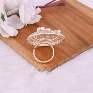 Anillo Grande Ajustable Boho con Diseño Floral de Gemas de Perla y Hidroplata Roja - Product Image 6