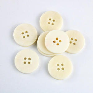 Botones Grandes de Hueso Hechos a Mano, Ecológicos y Personalizados, con 4 Agujeros, para Abrigos y Gabardinas, Artesanía Natural - Product Image 3