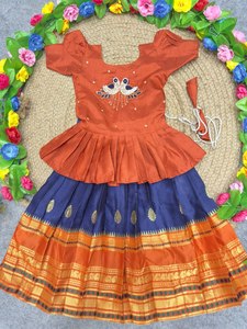 Nouvelle Collection : Lehenga Choli Traditionnel pour Filles en Tissu Jacquard Pattu Pavadai Extensible – Idéal pour Mariages, Diwali et Fêtes Spéciales - Product Image 6