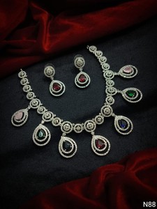 Conjunto de Joyería Nupcial Clásico Americano de Latón con Diamantes, Collar y Pendientes de Dos Piezas para Boda y Fiesta, Estilo Moderno - Product Image 1