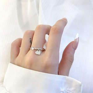 Anillo de Compromiso con Diamante de Corte Brillante Redondo de 0.20 CT, Diseño con Dije de Corazón, Plata de Ley 925, Regalo de Aniversario de Bodas Moderno - Product Image 3