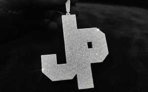 จี้ห้อยคอเงินแท้ 925 ดีไซน์หรูหราแบบฮิปฮอป ประดับเพชรโมอิสซาไนต์เต็มตัว ชุบโรเดียม/ทอง  พร้อมตัวอักษรย่อตามสั่ง - Product Image 5