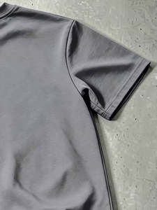 เสื้อเชิ้ตและกางเกงขาสั้นสไตล์วินเทจลำลองพิมพ์ลายดาวสีแดงเข้มคุณภาพสูงสำหรับฤดูร้อน ดีไซน์หรูหราแบบสตรีทแวร์ พร้อมลายพิมพ์ตัวอักษร - Product Image 4