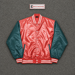 Chaqueta Varsity Personalizada en Rojo Coral y Verde Azulado Oscuro, Chaqueta Bomber de Béisbol Brillante Premium con Mangas en Contraste con Rayas Rojas y Blancas - Product Image 5