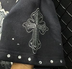 Camisetas de algodón de 280 g/m² para hombre, personalizadas por el fabricante, con apliques, bordados, pedrería y efecto desgastado por el sol. - Product Image 3