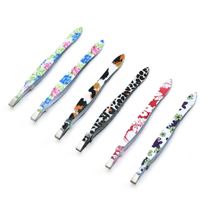 Pinzas de Cejas de Acero Inoxidable de Primera Calidad con Punta Inclinada y Puntiaguda, Herramienta de Aseo Duradera a Precios Competitivos - Product Image 1