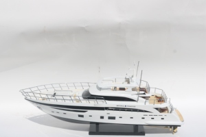Yacht en bois fait main « Princesse Impériale » - Modèle de super-yacht de luxe moderne pour la décoration de la maison ou du bureau - Product Image 3