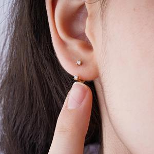 Pendientes de Aro en Forma de U de Oro Blanco de 14K con Diamantes Cultivados en Laboratorio, Pendientes de Aro con Diamantes y Cierre de Rosca, Joyería Fina Elegante y Segura para Mujer - Product Image 6
