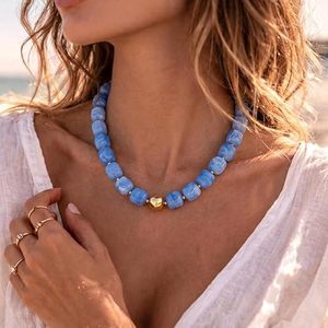 Collar para Mujer, Moderno y Elegante, con Cuentas de Resina Grandes y Coloridas, Forma de Corazón, Resistente al Agua, Estilo Boho - Product Image 3