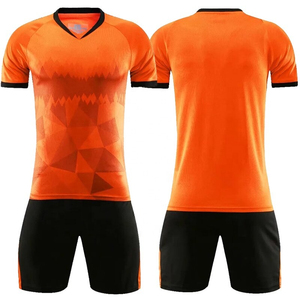 Tenue de football de qualité supérieure, uniforme de football vert néon avec impression personnalisée - Product Image 6