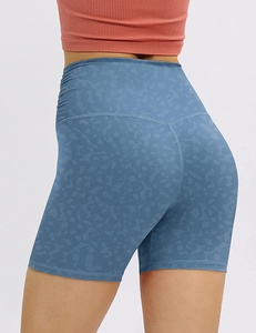 Pantalones cortos de Yoga de cintura cruzada en V de tiro alto para mujer Bolsillo interior Transpirable Deportes Entrenamiento Correr Pantalones cortos de motorista Patrón sublimado - Product Image 5