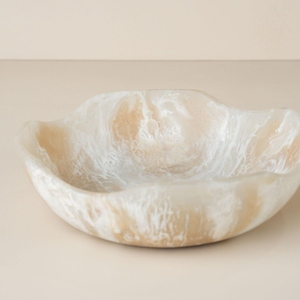Cuenco Decorativo de Resina Crema Premium con Efecto Mármol, Cuenco de Servir Orgánico de Lujo, Centro de Mesa Moderno para el Hogar y Fiestas - Product Image 1