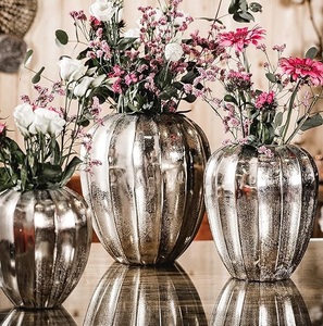 Eco Friendly Modern Aluminum Flower Vase With Elegant Finish For Dining <b>Table</b> And Living Room Decoration - Product Image 3