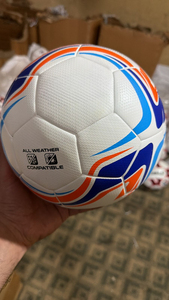 Balón de Fútbol Híbrido de Entrenamiento Duradero de 32 Paneles 2026 al por Mayor con Costuras Cosidas y Material de PU para Entrenamiento OEM - Product Image 2