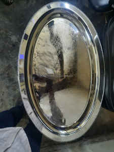 Plateaux de service personnalisés faits à la main en acier inoxydable martelé et poli de qualité commerciale supérieure pour hôtels et restaurants - Product Image 3