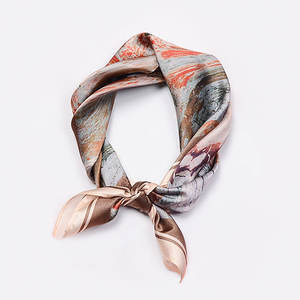 ผ้าพันคอไหมเนื้อนุ่มสำหรับผู้หญิง ผ้าพันคอไหมพิมพ์ลายสี่เหลี่ยมหรูหราสำหรับผู้หญิง ผ้าคลุมไหล่ไหมน้ำหนักเบาสำหรับผู้หญิง - Product Image 4