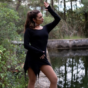 เสื้อท่อนบนแขนยาวพร้อมชายเสื้อแบบอสมมาตร เหมาะสำหรับใส่ไปงานเทศกาล สไตล์โบโฮแฟนตาซี น้ำหนักเบาและสวมใส่สบาย - Product Image 4