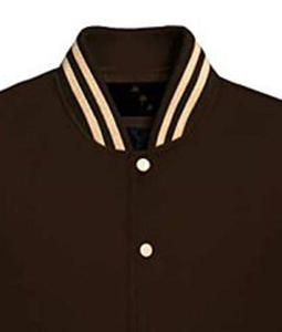 Chaqueta Varsity para hombre en negro y rojo con capucha, estilo casual de béisbol, de poliéster y algodón, con cierre de botones. - Product Image 4