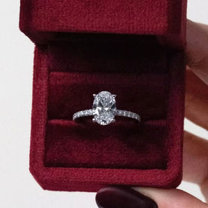 แหวนหมั้นเพชรทรงรีเจียระไนแบบบริลเลียนท์ 1.00 กะรัต เพชรเลี้ยงในห้องปฏิบัติการ ดีไซน์หรูหรา ตัวเรือนทองคำแท้ 18K/14K/10K ประดับเพชรแบบปาเว่ เรียบง่าย สวยงาม เหมาะสำหรับเจ้าสาว - Product Image 6