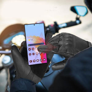 Gants de moto pour hommes et femmes, en cuir noir, compatibles écran tactile, avec protection rigide des articulations, coupe-vent et isolés thermiquement - Product Image 5